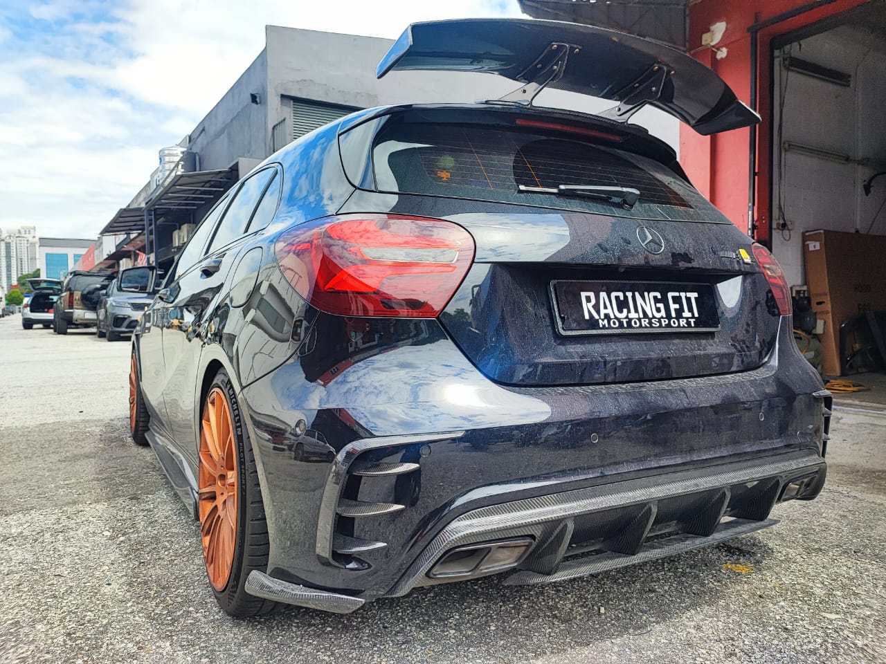 W176 A CLASS W176 FACELIFT CARBON FIBER BODYKIT